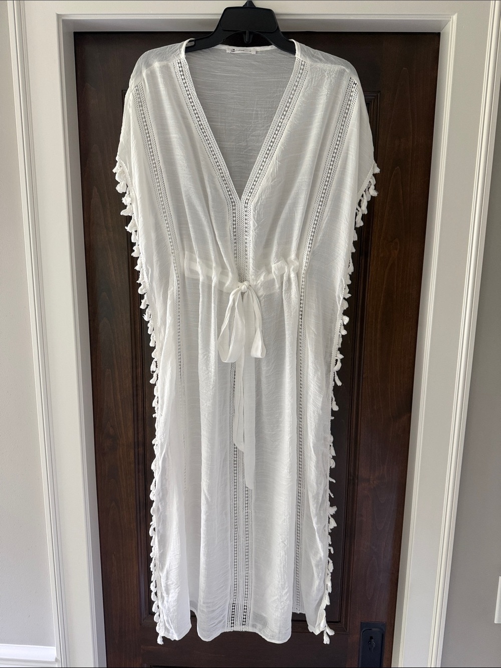Cupshe White Tassel-Trim V-Neck Beach Robe Cover-Up